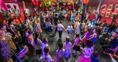 Gyerektáncház a Fitos Dezső Társulattal